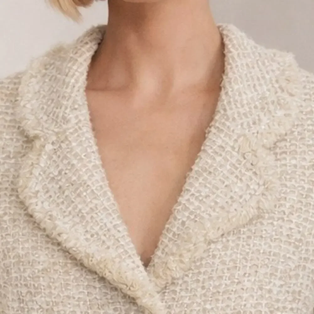 St. John Tweed Fringe Knit Rose Button Front Shoulder Pad Tailored Blazer Jacket - Picture 6 of 9